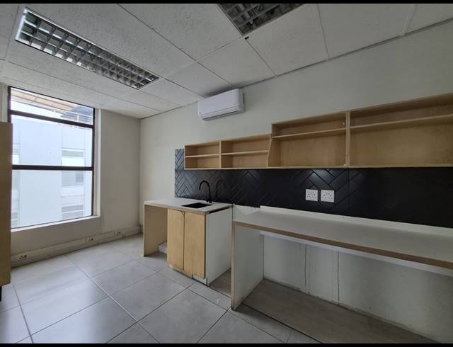 151M² OFFICE TO LET IN CRAIGHALL
